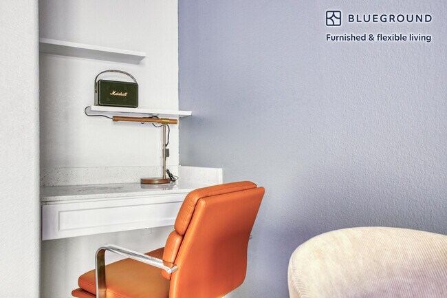 Foto del edificio - 8700 Pershing Dr