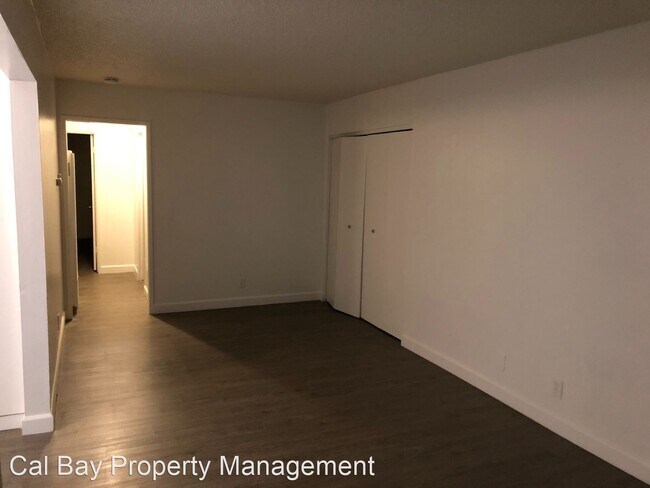 Building Photo - 621-621 Memorial Way