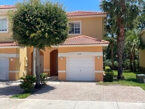 Building Photo - 5051 SE Mariner Garden Cir