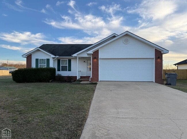 Building Photo - 326 Robinson St