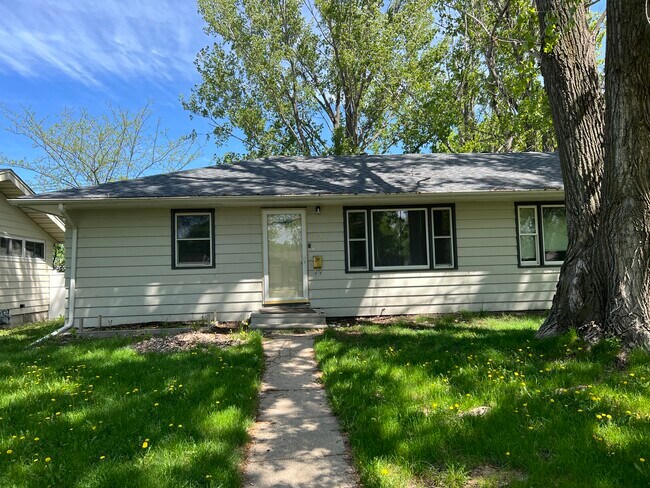 Building Photo - 408 23rd Ave S