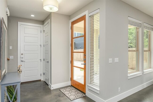 Foto del edificio - 705 E 49th St