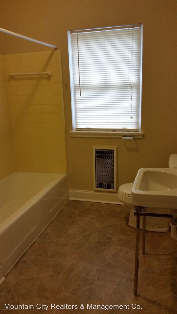 Building Photo - 1 br, 1 bath Apartment - 948  James Blvd