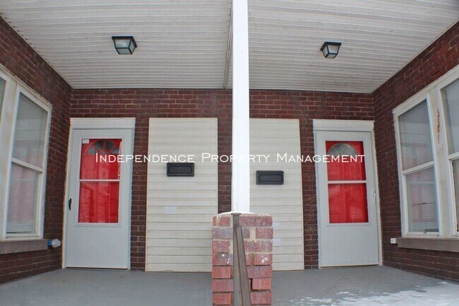Building Photo - 519 Moore St