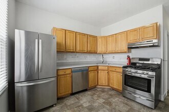 Building Photo - 16 Vreeland Terrace