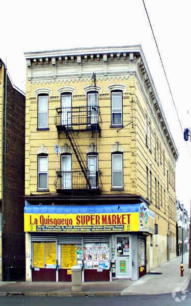 Primary Photo - 958 Main Ave