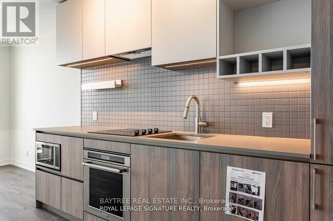Photo du bâtiment - 950 Portage Pkwy