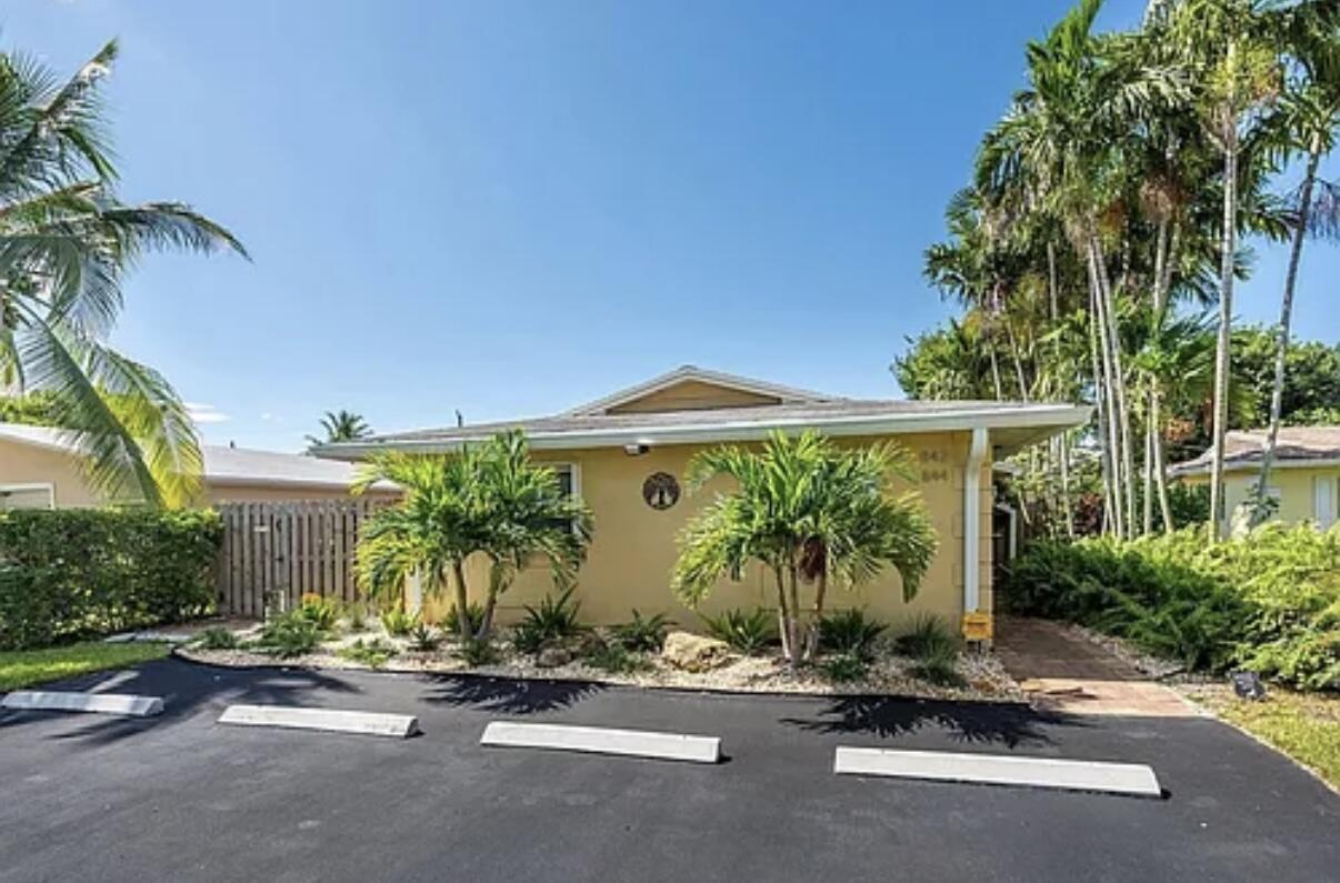 Primary Photo - 842 SW 12th Ct