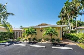 Building Photo - 842 SW 12th Ct