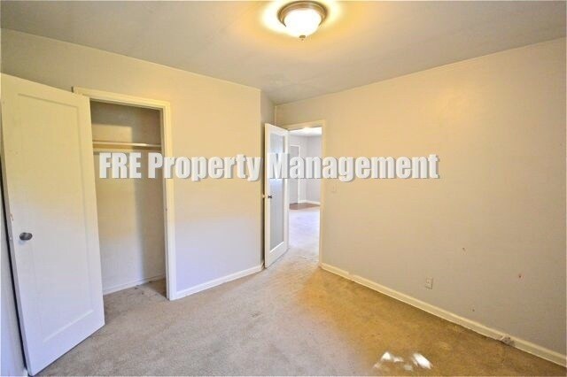 Foto del edificio - 1702 E Woodside Dr