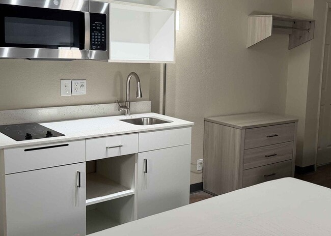 Building Photo - Furnished Studio-Longview