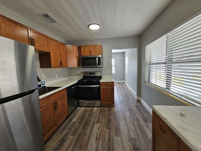 Foto del edificio - Fully fenced in Titusville