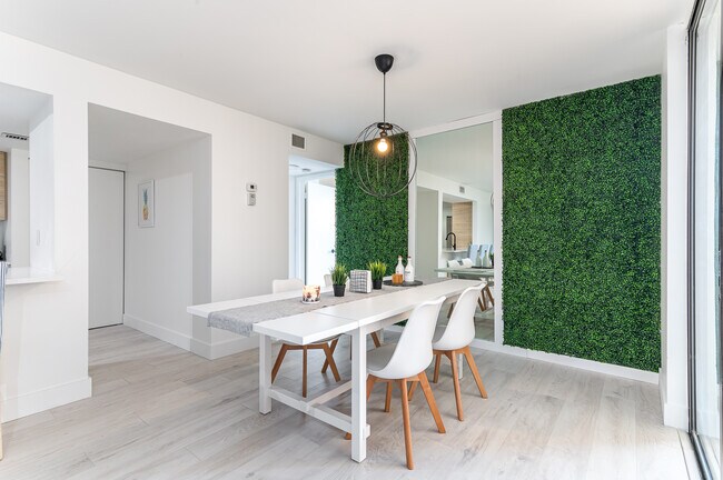 COMEDOR - 950 Egret Cir