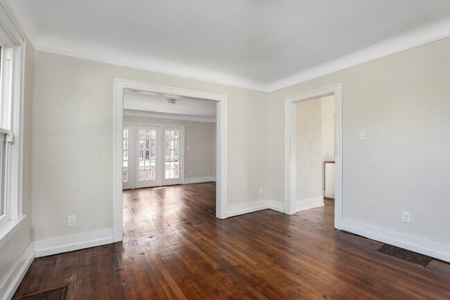 Building Photo - 979 Navahoe St