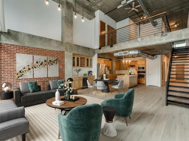 Building Photo - 2011 Cedar Springs Rd