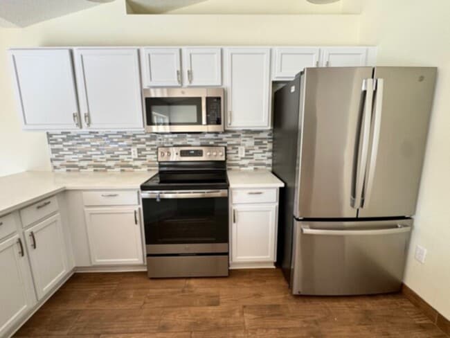 Foto del edificio - Stunning 4 Bedroom, 2 Bath Home with HUGE Patio &amp; Backyard