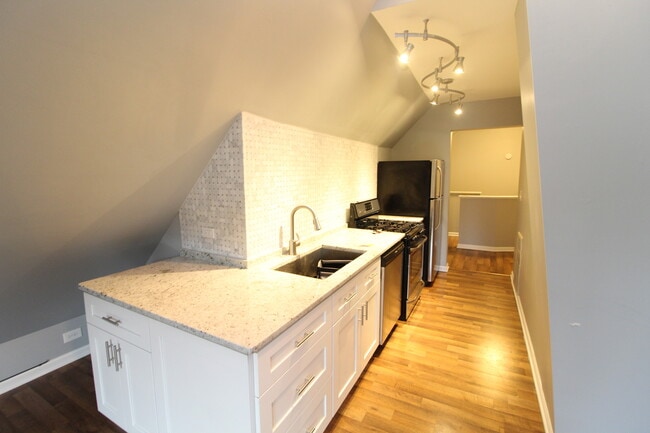 Building Photo - 3732 N Ashland Ave