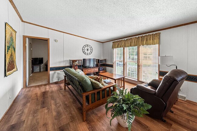 Foto del edificio - 54600 Adams Ave
