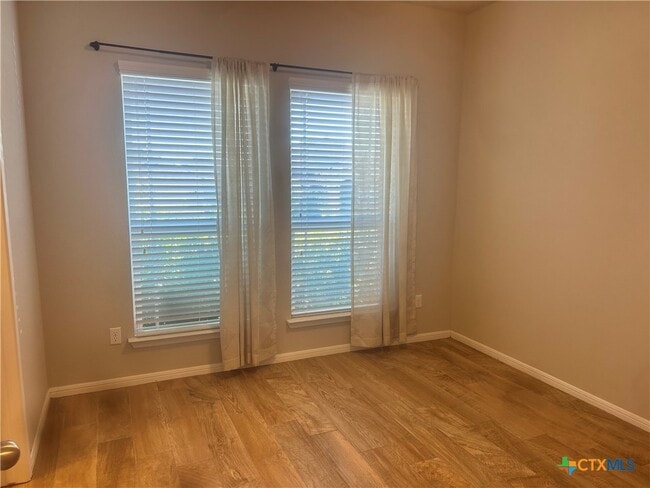 Building Photo - 5623 Blackstone Dr