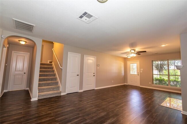 Building Photo - 8315 Sycamore Ln