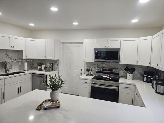 Foto del edificio - 75 SW 18th Ave