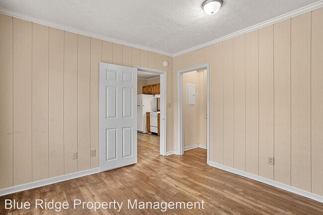 Building Photo - 1 br, 1 bath House - 2300 E. Main Street #103