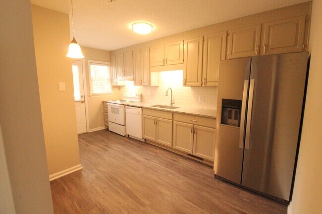 Foto del edificio - Adorable 2 Bedroom, 1 Bath in West Raleigh near Cary Crossroads - Pet Friendly!