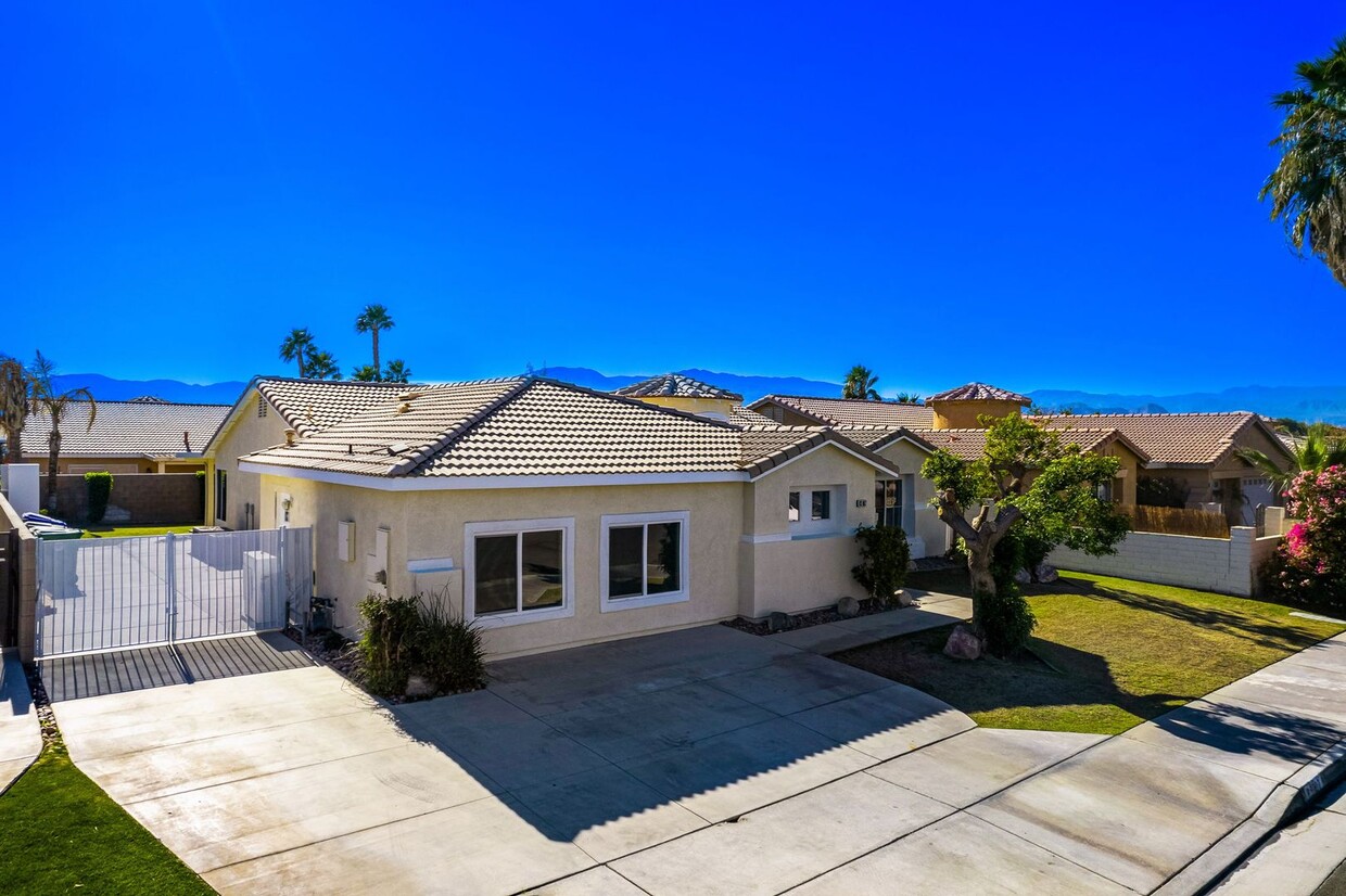 Primary Photo - Shadow Hills Villas in North Indio