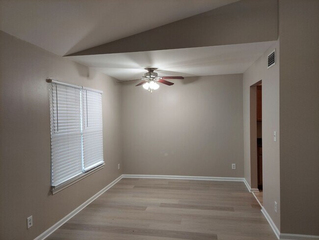 Foto del edificio - 2 Bed 2 Bath Condo
