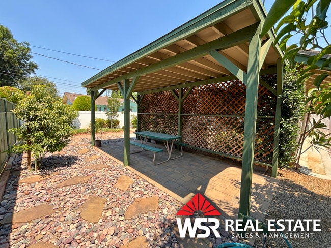 Building Photo - Prime Riverside Location in Wood Streets A...