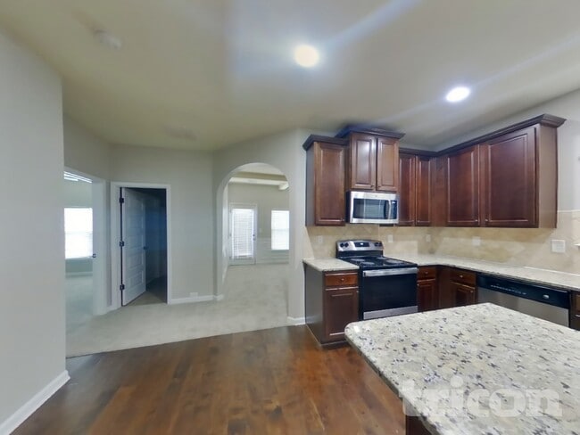 Building Photo - 744 Effendi Pl