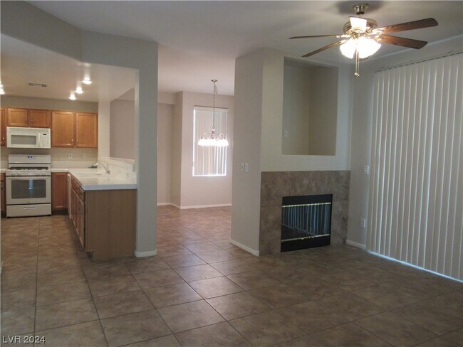 Building Photo - 908 Domnus Ln