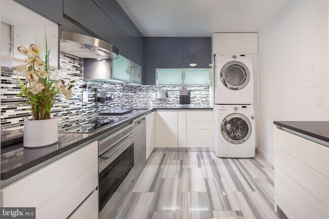 Foto del edificio - 5902 Mt Eagle Dr