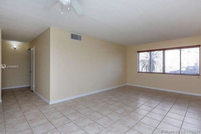 Building Photo - 14850 Naranja Lakes Blvd