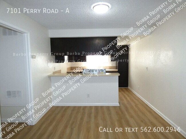 Building Photo - **STUNNING  2 BEDROOM | 1 BATH APARTMENT W...
