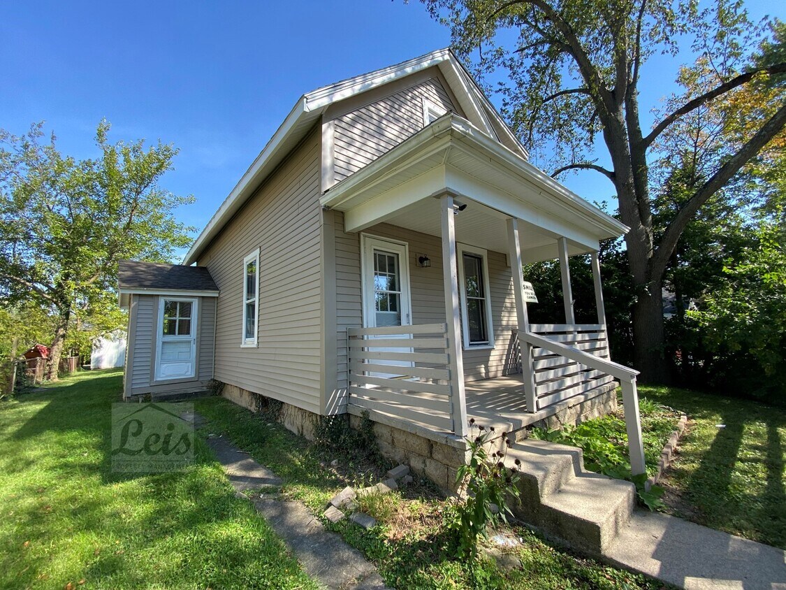 Primary Photo - 318 W Chicago St