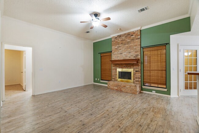 Foto del edificio - 4115 Primrose Ln
