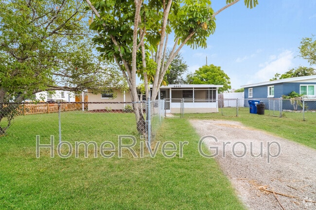 Building Photo - 9665 Crestview St