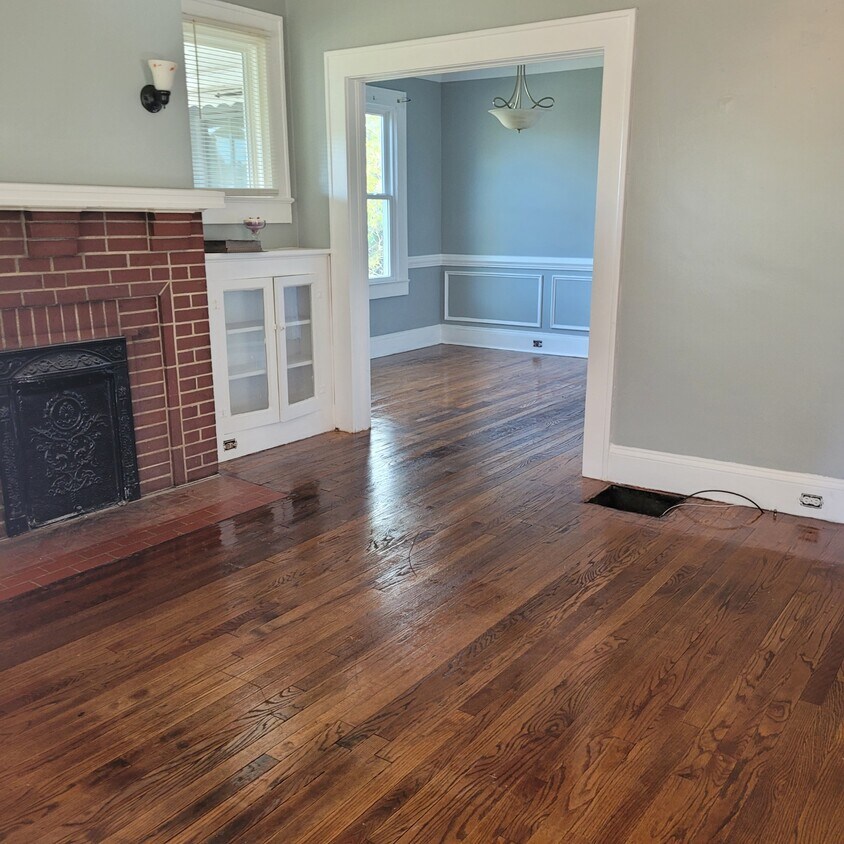 Foto principal - 1834 E 4th St