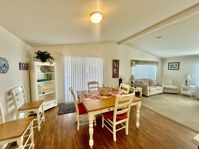 Foto del edificio - 8482 Cedar Way