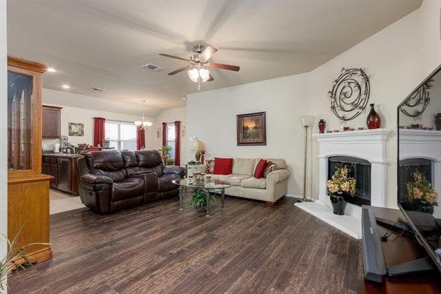 Building Photo - 1120 Lake Hollow Dr