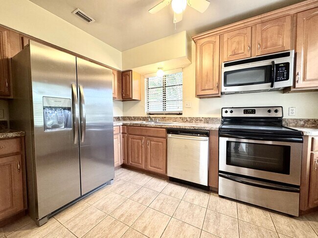Building Photo - Just Listed! Large 1/1 Winter Park Home wi...
