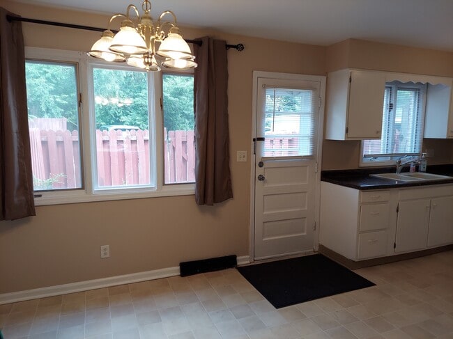 Building Photo - 4550 Apple Orchard Ln