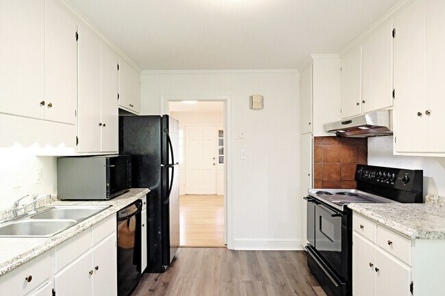 Foto del edificio - Move-in Ready & Pet-Friendly Rental Near Shops at Stonefield