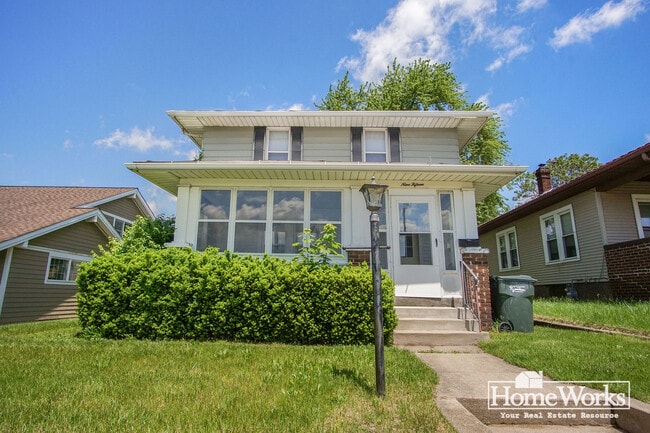 Building Photo - 915 E Lasalle Ave