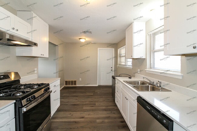 Building Photo - 3337 Greenbrier Terrace