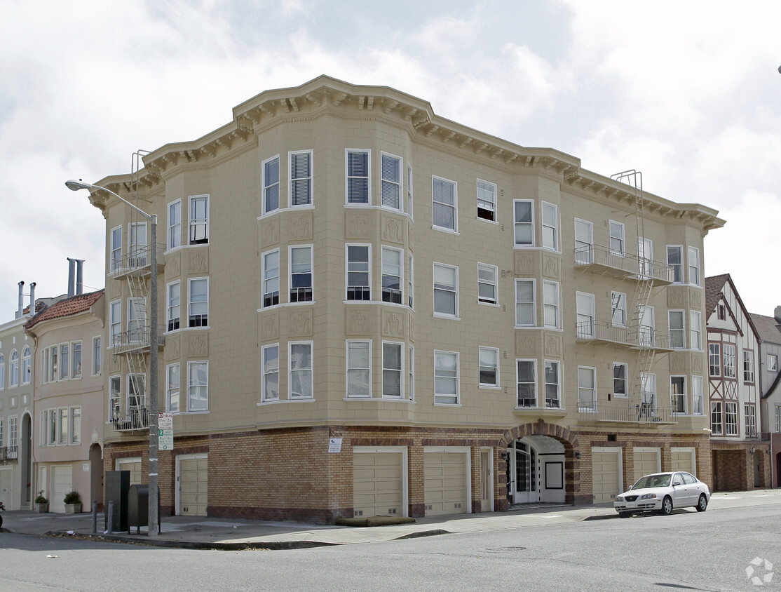 Primary Photo - 2101 Bay St