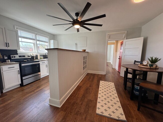 Foto del edificio - Pre-Leasing for the 26-27 School Year! - A...