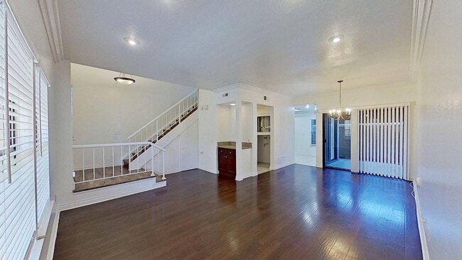 Foto del edificio - 307 E Chapman Ave