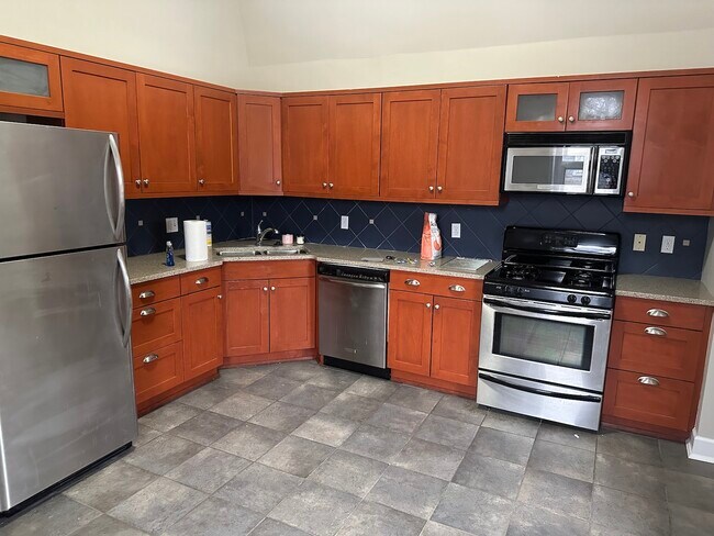 Foto del edificio - 414 Franklin Street, Unit 3